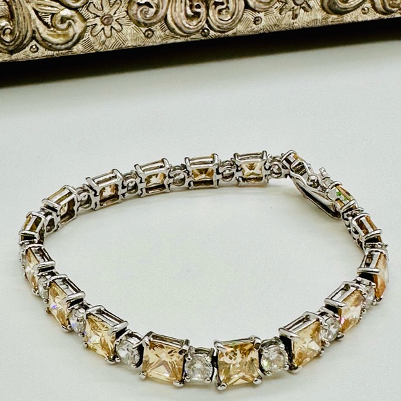 Beautiful Crystal 925 Tennis Bracelet - Picture 1 of 17